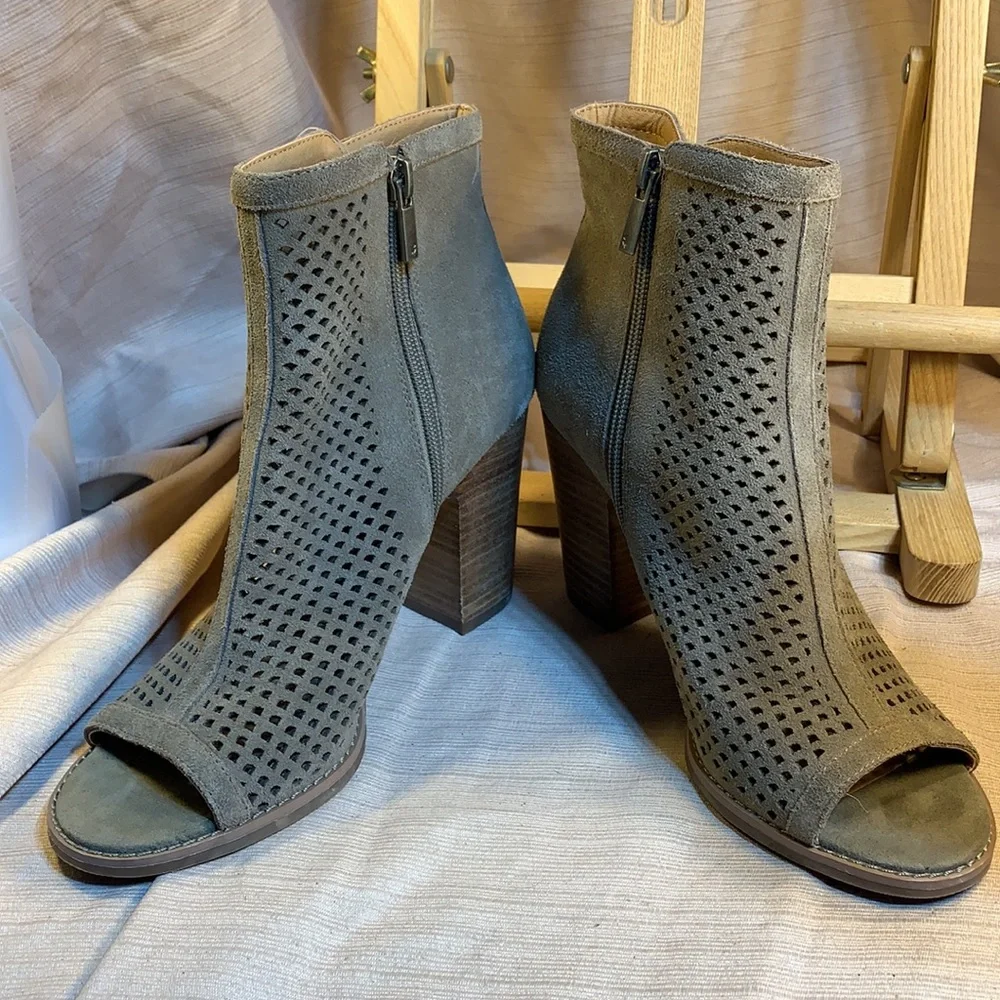 NWT Lucky Brand leather peep toe ankle booties